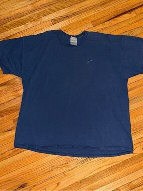 Vintage Y2K Nike Essential Swoosh T-Shirt